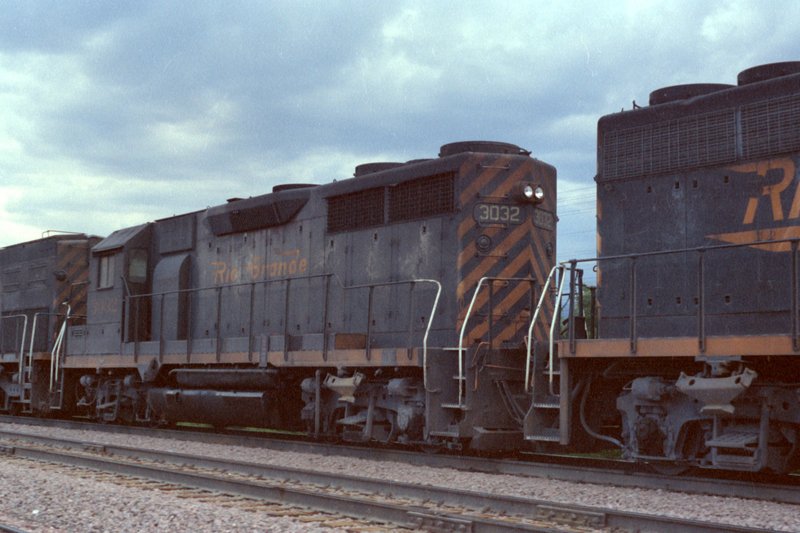 drgw_3032_coloradosprings_co_1984_000.jpg