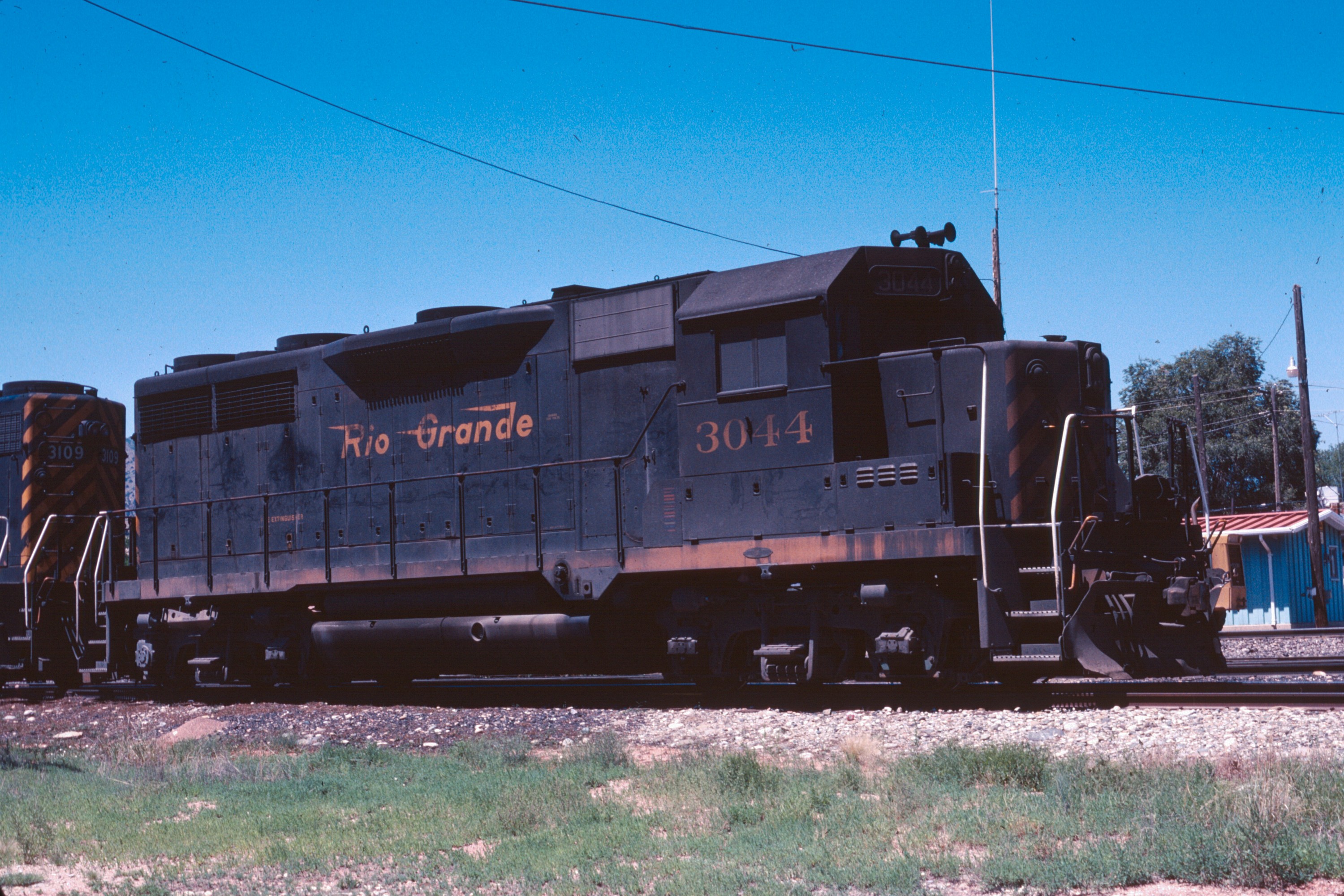 drgw_3044_canoncity_co_9_aug_1983_000.jpg