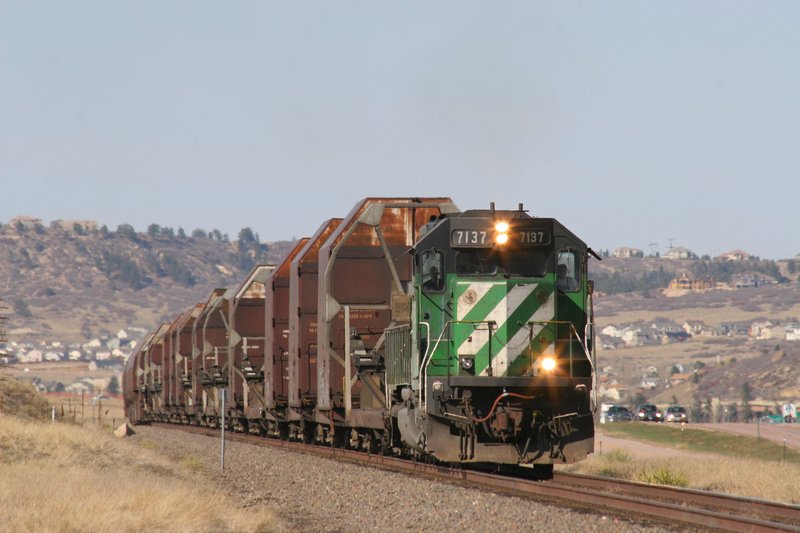 bnsf_7137_castlerock_co_9_apr_2006_000_3504x2336.jpg