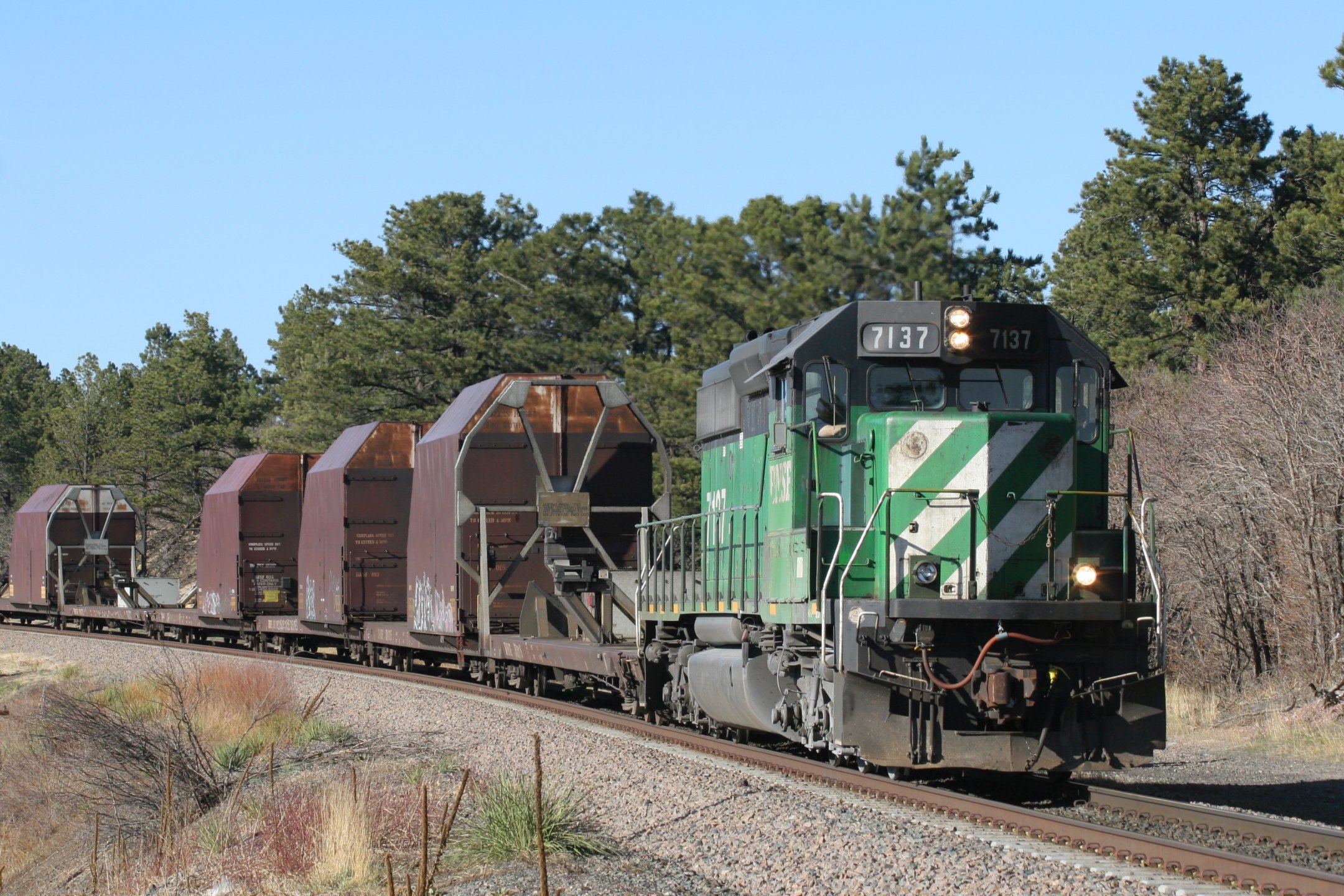 bnsf_7137_monument_co_9_apr_2006_000_2160x1440.jpg