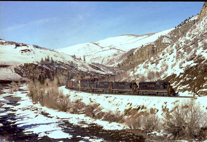 drgw_3015_minturn_co_mar_1974_000_3057x2102.jpg