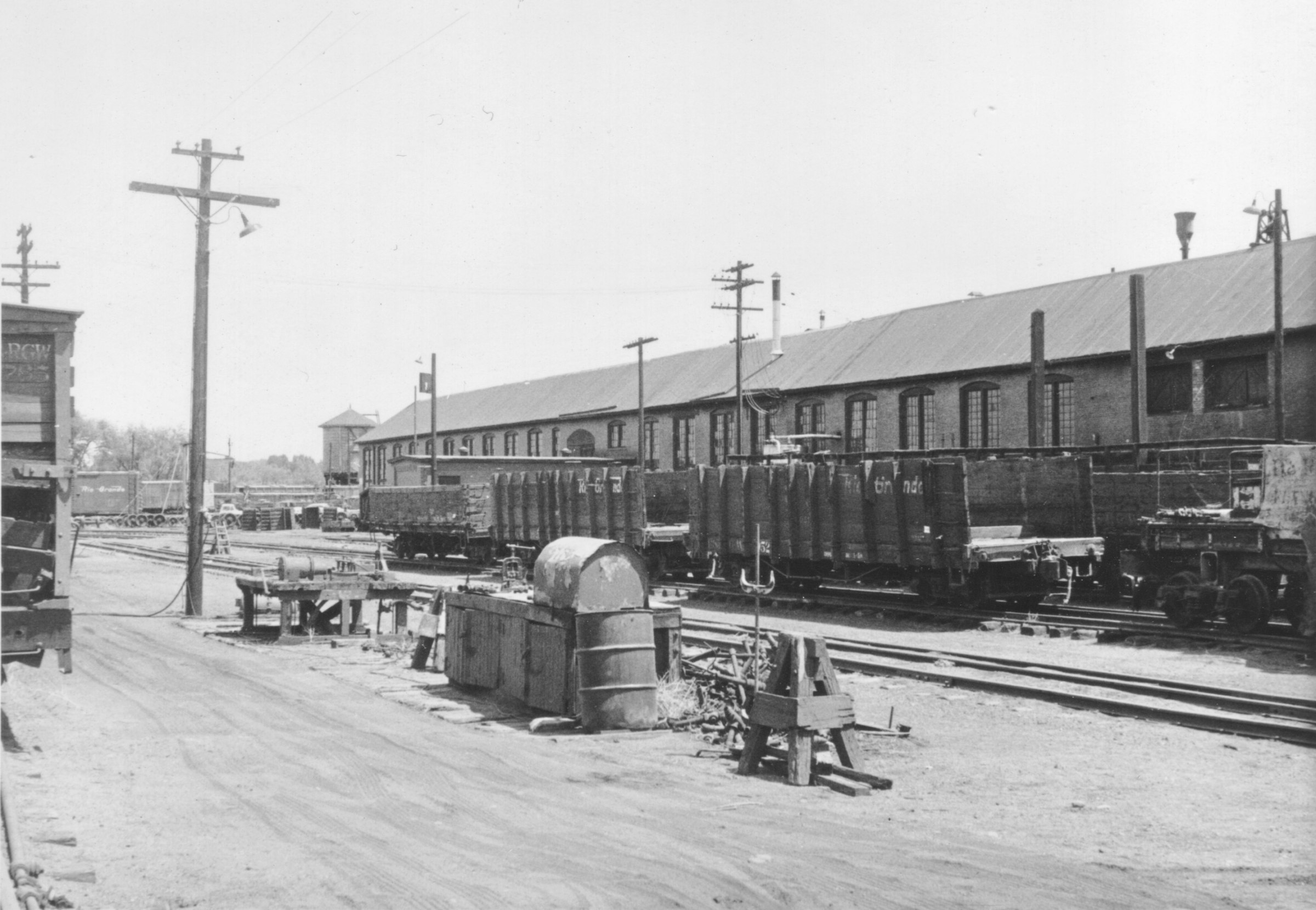 drgw_shops_alamosa_co_30_may_1963_001.jpg