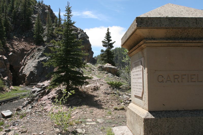 garfieldmonument_2.jpg