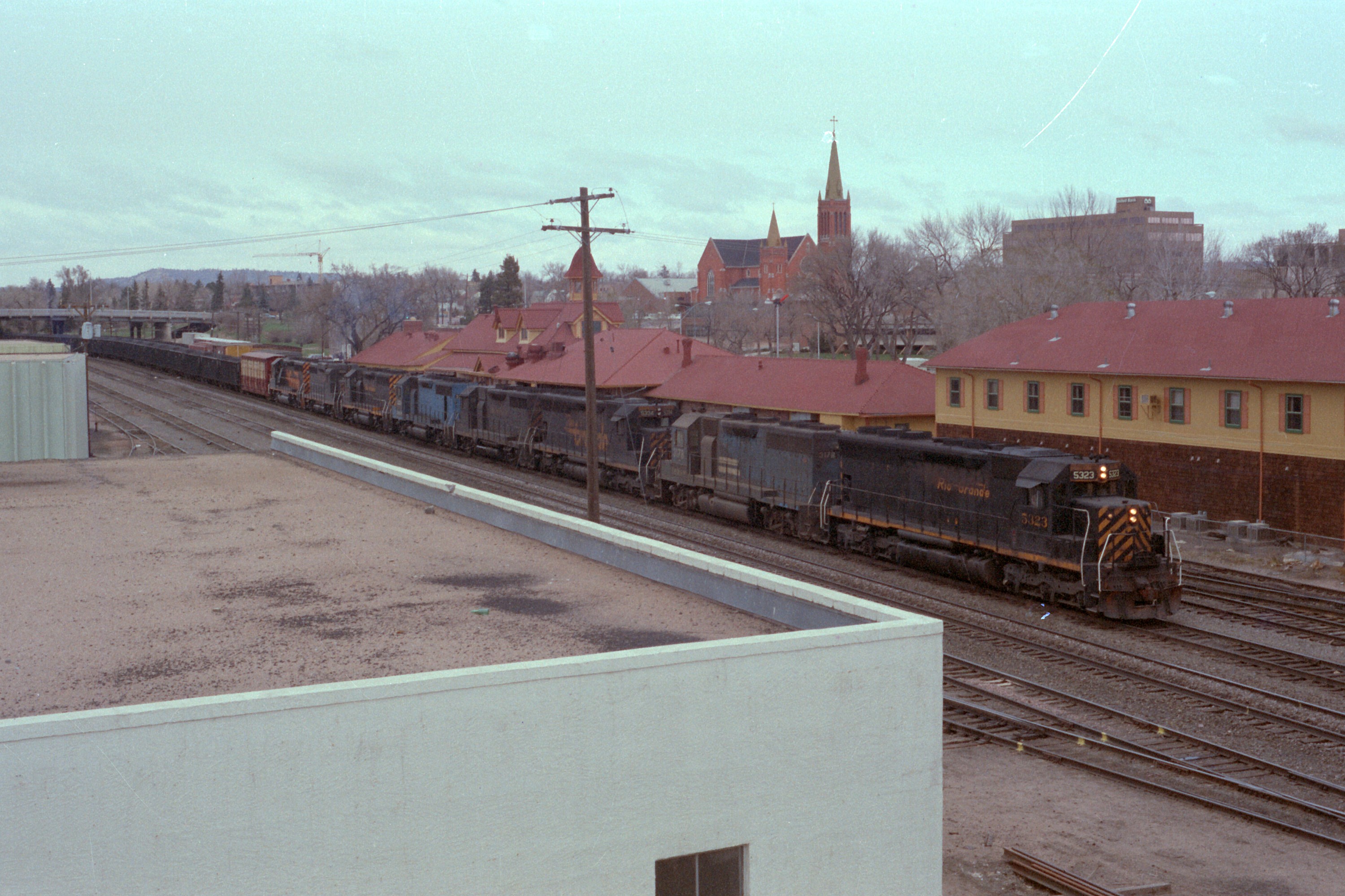 drgw_5323_coloradosprings_co_1984_000.jpg