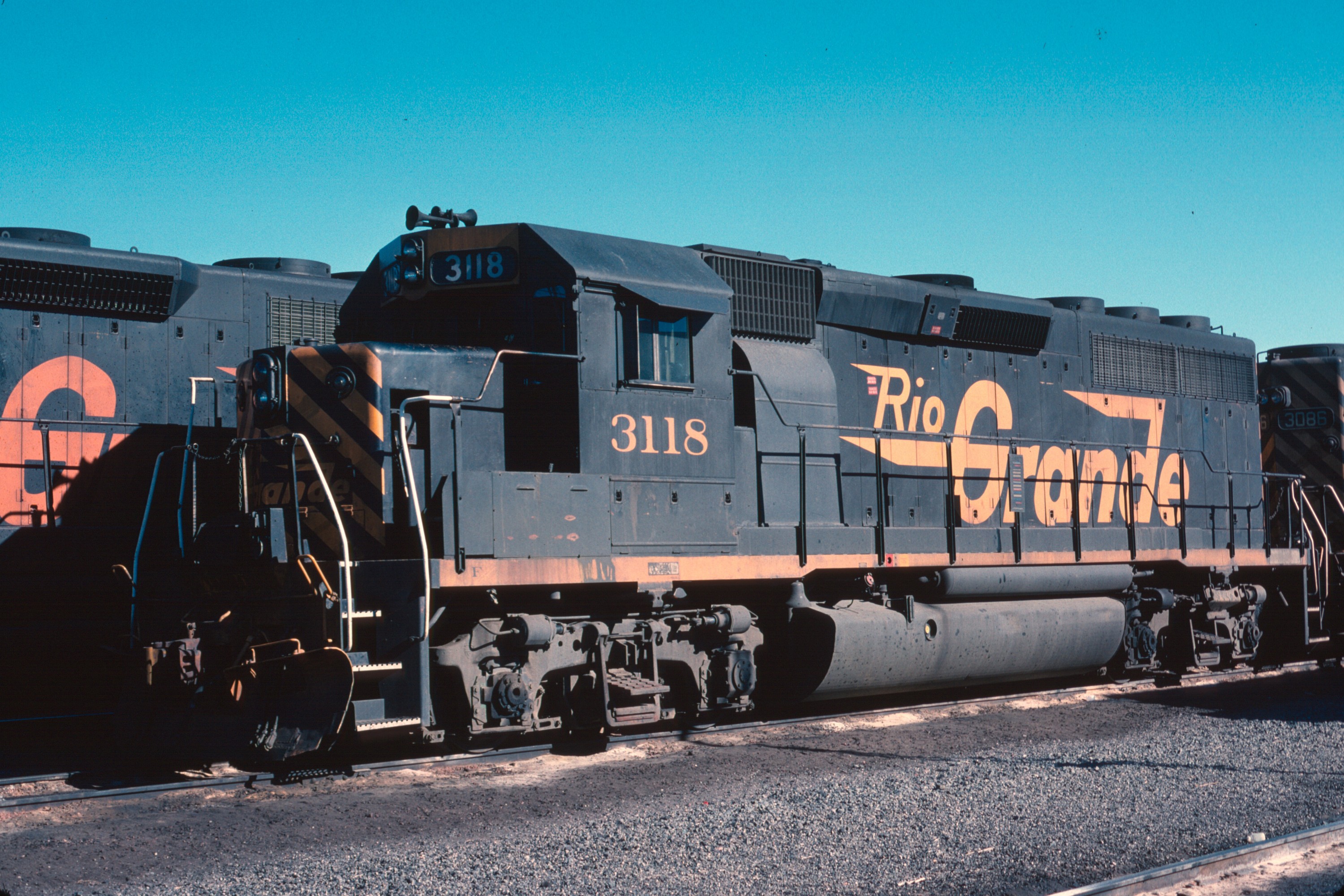 drgw_3118_pueblo_co_29_jan_1989_000.jpg