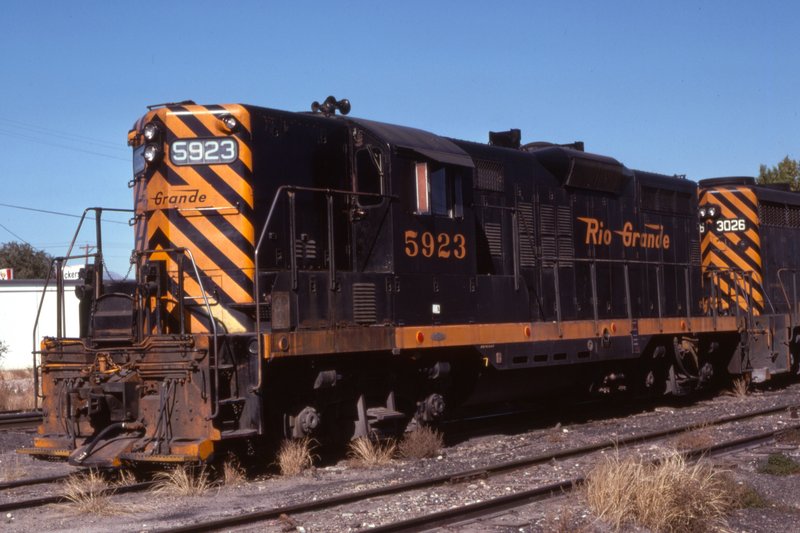 drgw_5923_canoncity_co_20_oct_1976_000.jpg