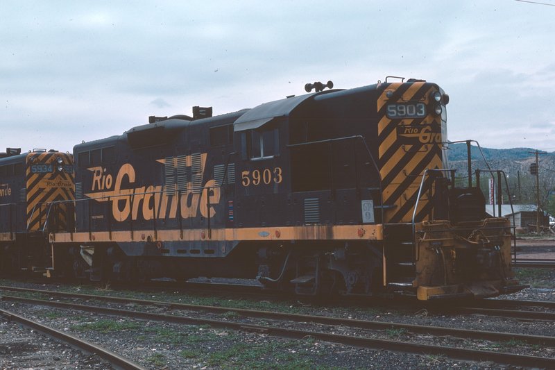 drgw_5903_canoncity_co_7_may_1976_000.jpg