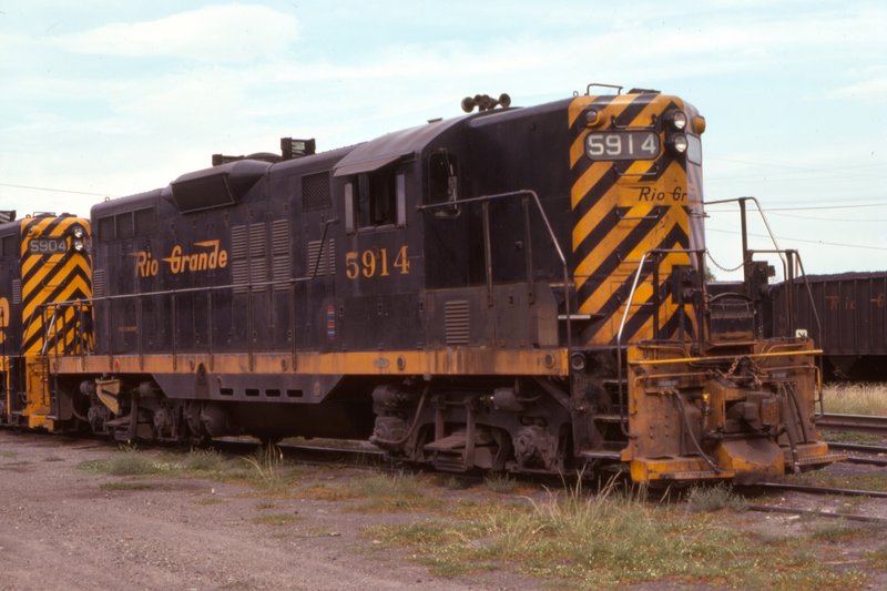 drgw_5914_canoncity_co_11_aug_1975_000.jpg