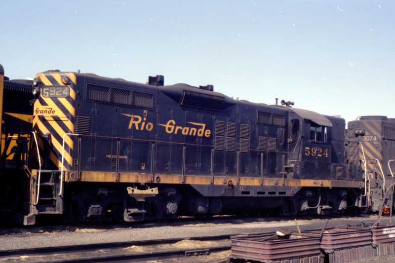 drgw_5924_pueblo_co_1980s_000.jpg