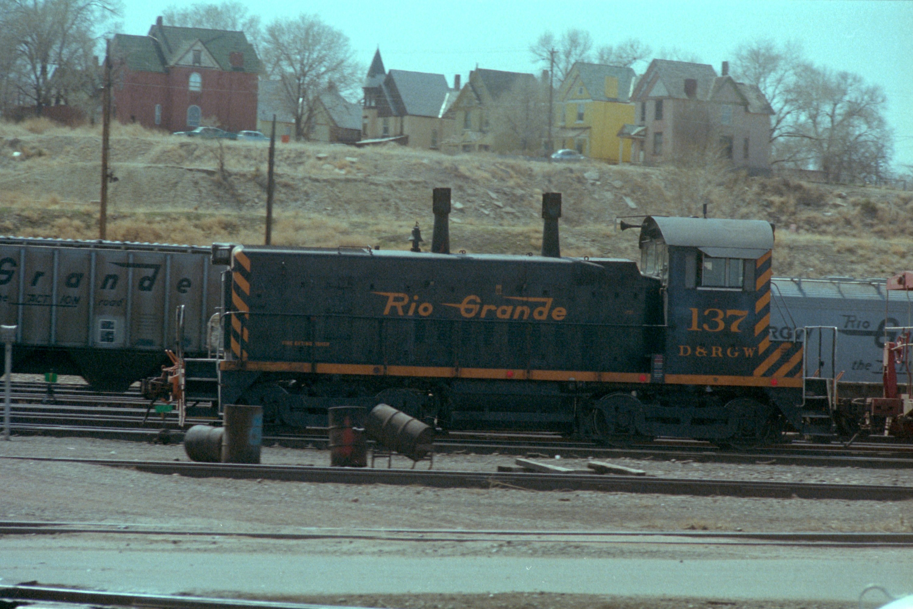 drgw_137_pueblo_co_unknown_002_3000x2000.jpg