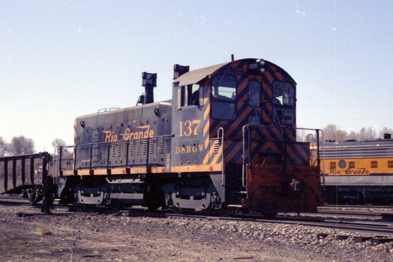 drgw_137_pueblo_co_1980s_000.jpg