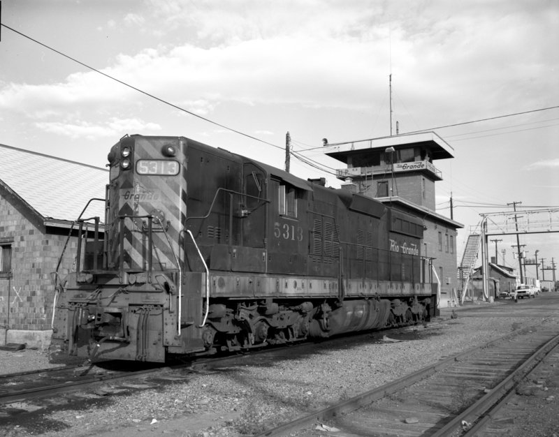 drgw_5313_pueblo_co_16_jun_1989_000.jpg