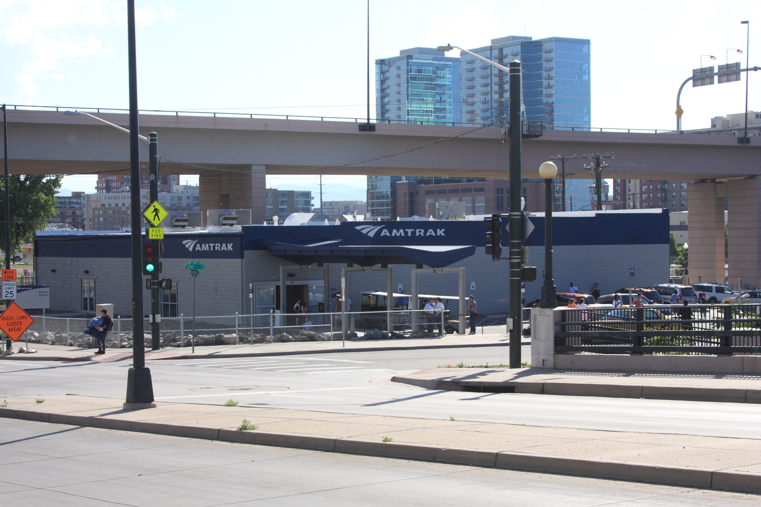 amtk_station_denver_co_25_jun_2011_000.jpg