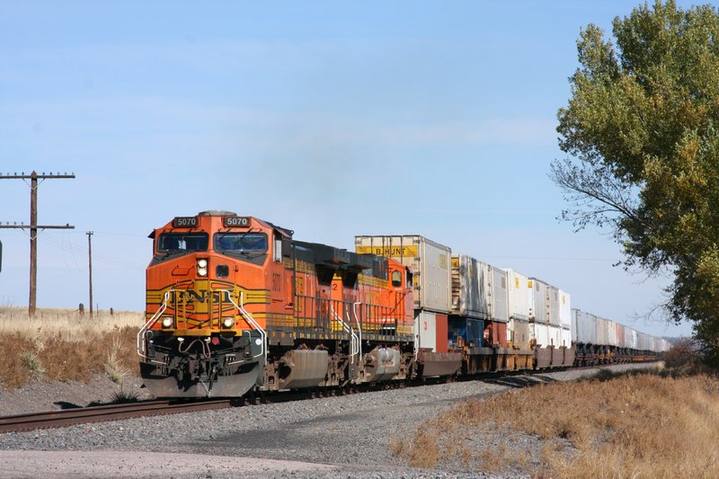 bnsf_5070_tomahroad_co_11_oct_2007_000.jpg