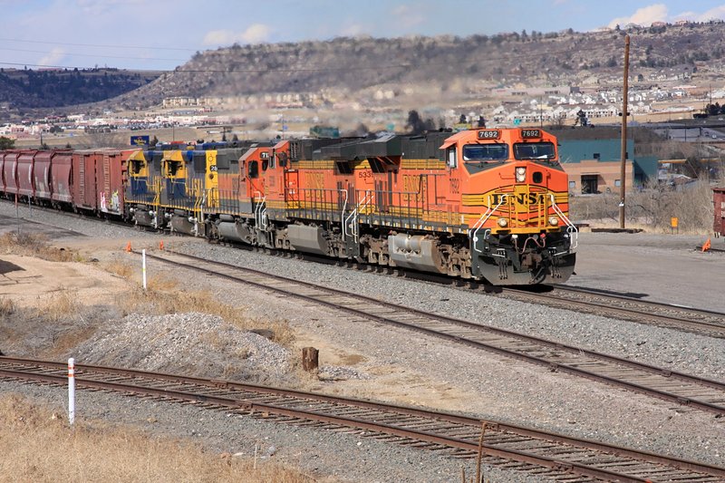 bnsf_7692_castlerock_co_15_mar_2008_000.jpg