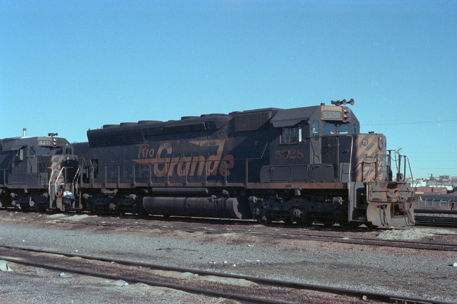 drgw_5328_pueblo_co_1984_000.jpg