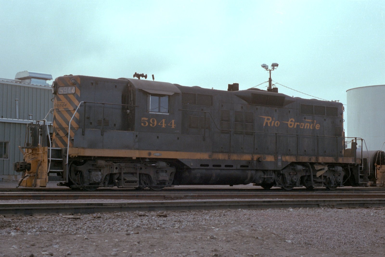 drgw_5944_pueblo_co_unknown_000_3000x2000.jpg