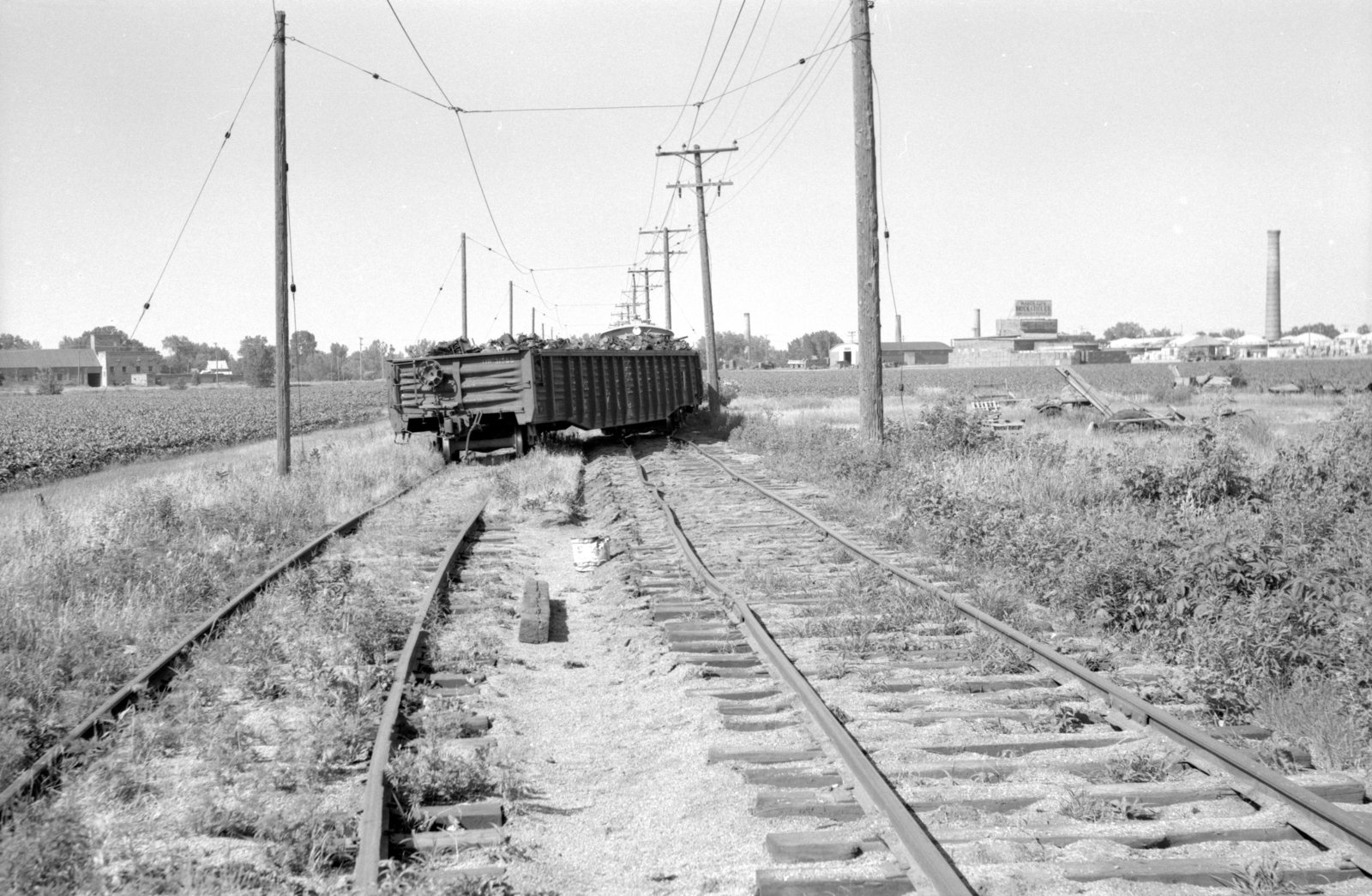 iat-derailment-masoncity_ia-[5-jul-1975]-000