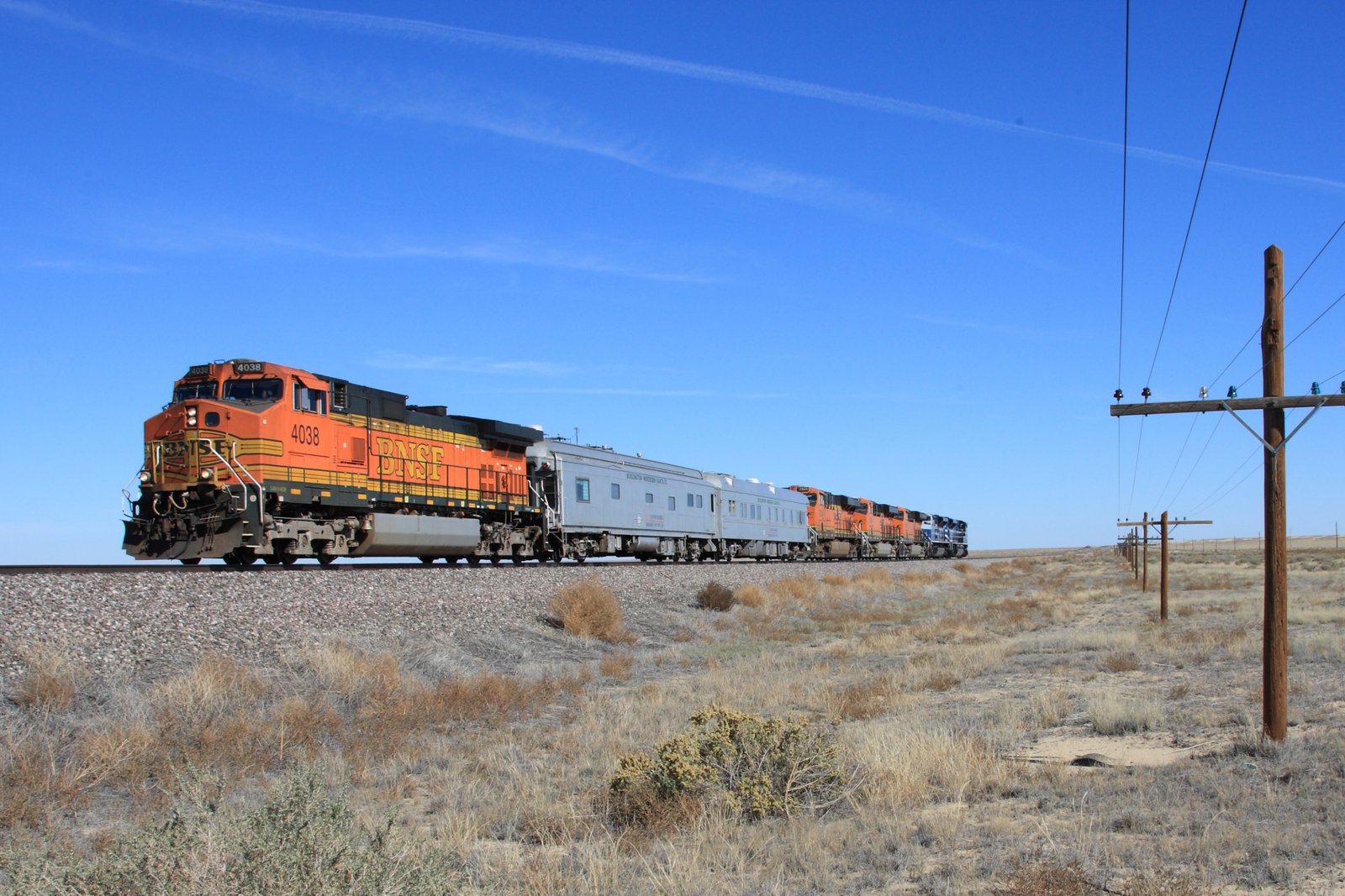 bnsf-4038-timpas_co-_22-oct-2013_-000.jpg