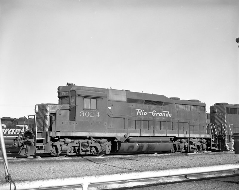 drgw-3024-pueblo_co-_20-nov-1984_-000.jpg