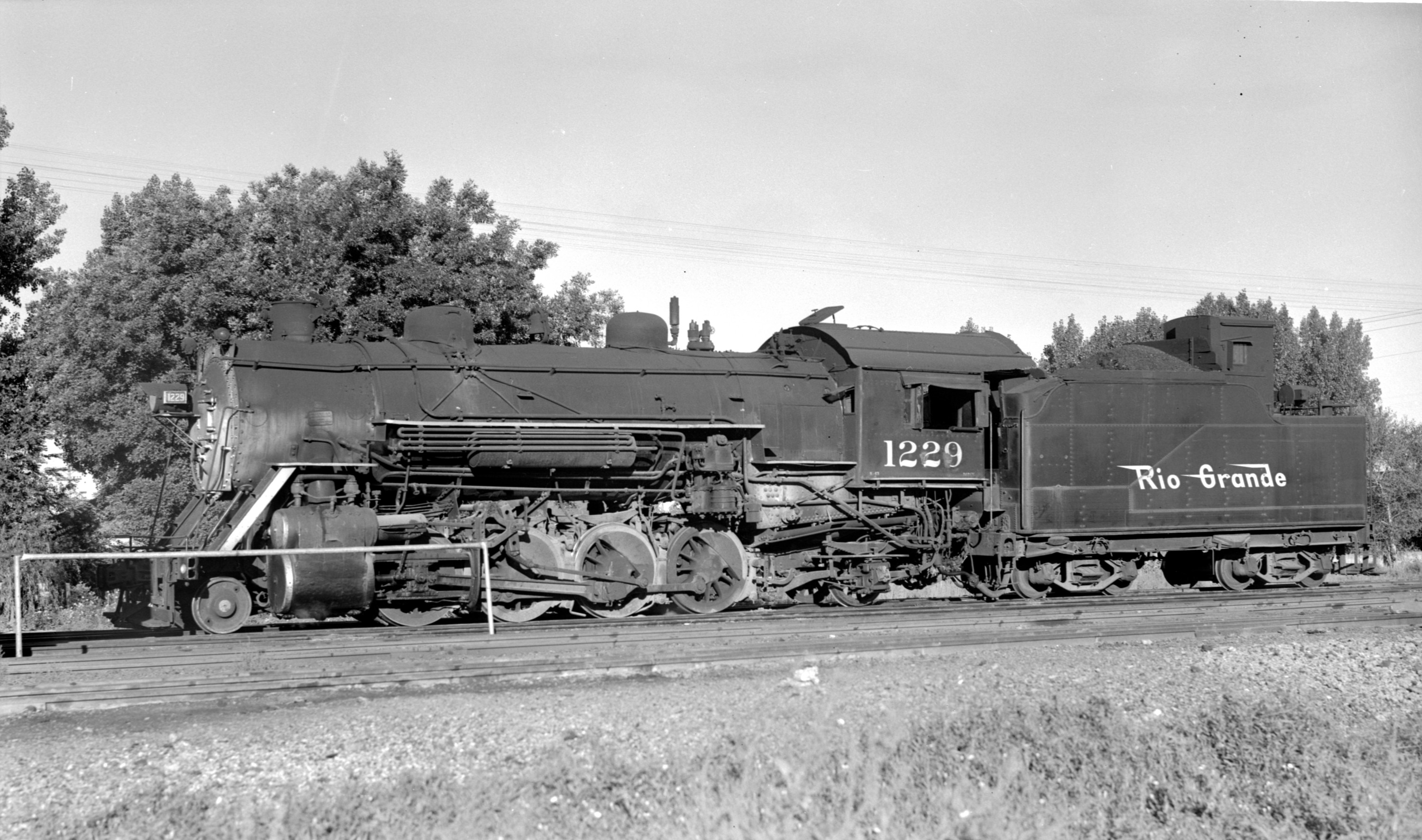 drgw-1229-montrose_co-_1-sep-1951_-000.jpg