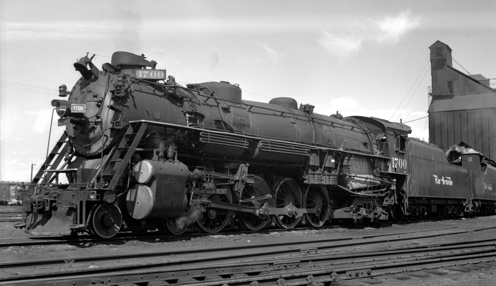 drgw-1700-denver_co-_8-aug-1948_-000.jpg